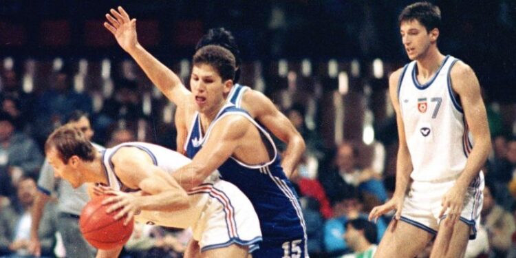 Φάνης Χριστοδούλου: Μεταφέρθηκε στο νοσοκομείο με πόνους στο στήθος