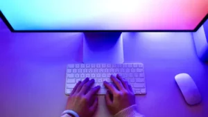 Το Project Digits προσφέρει ένα petaFLOP ισχύος σε ένα απίστευτα συμπαγές πλαίσιο. Αυτός είναι περίπου 1.000 φορές πιο ισχυρός από έναν φορητό υπολογιστή και 1.000 λιγότερο ισχυρός από τους ταχύτερους υπολογιστές στον πλανήτη. (εικόνα: Getty Images/Qi Yang)
